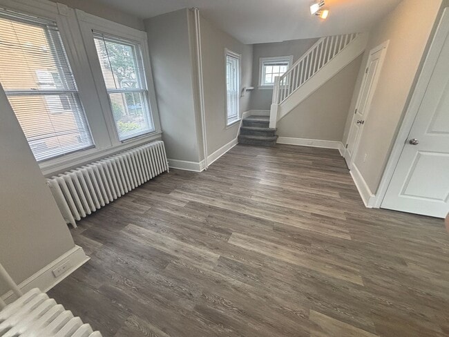 Building Photo - Single Family Home Available for Rent in t...
