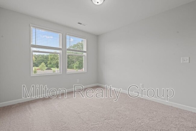 Building Photo - 45 Village Edge Dr