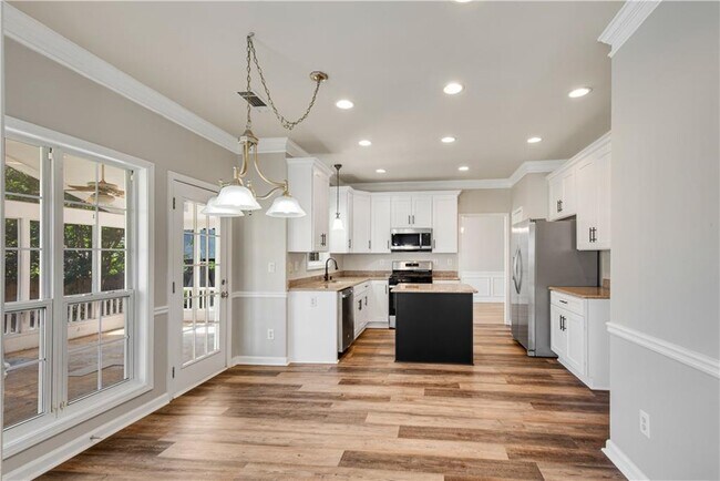 Building Photo - 1610 Elgaen Pl Dr