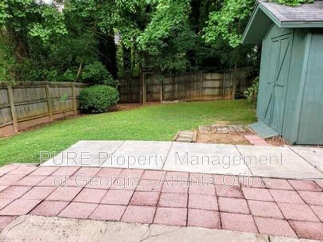 Building Photo - 5031 Village Green Way