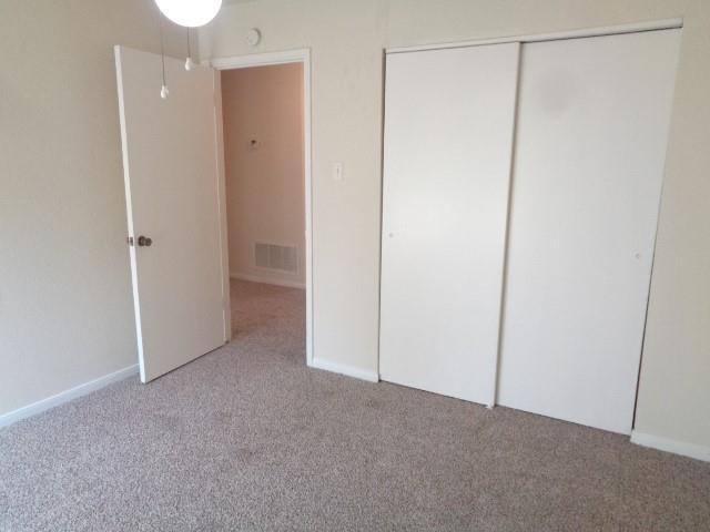 Building Photo - 23730 Farm Hill Dr