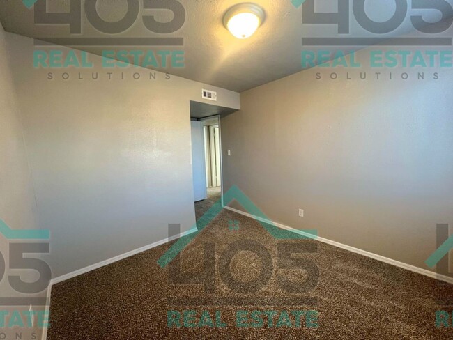 Building Photo - 3 Bedroom Townhome- Norman