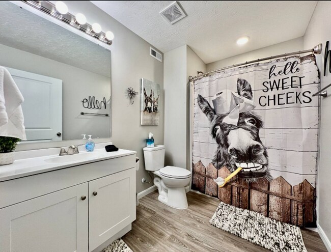 Building Photo - NEW Farmhouse Retreat Rustic decor and Cozy vibes!