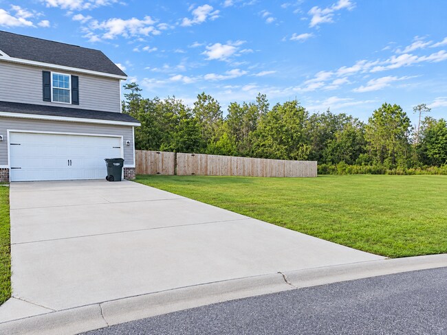 Building Photo - 465 Huntington Dr