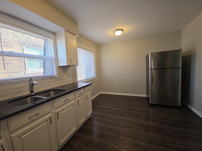 Building Photo - 1170 Bryden Rd