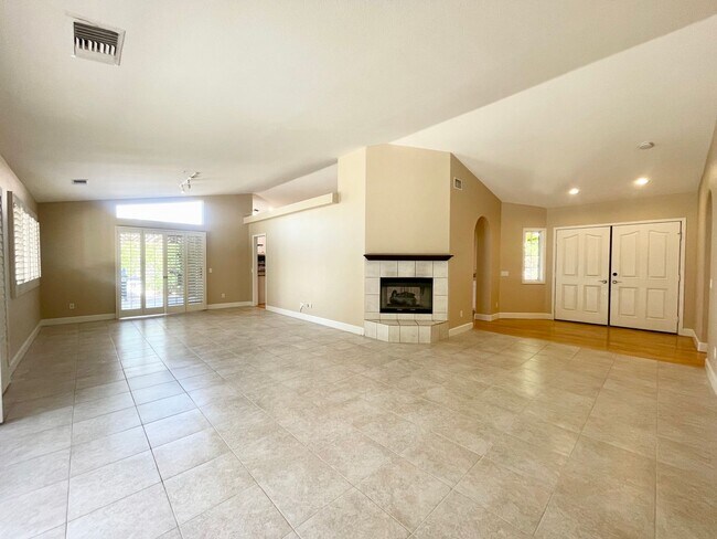 Building Photo - COMING SOON!!! GORGEOUS 3 Bedroom/2.5 Bathroom POOL Home Oasis Awaits in Regency Estates!!