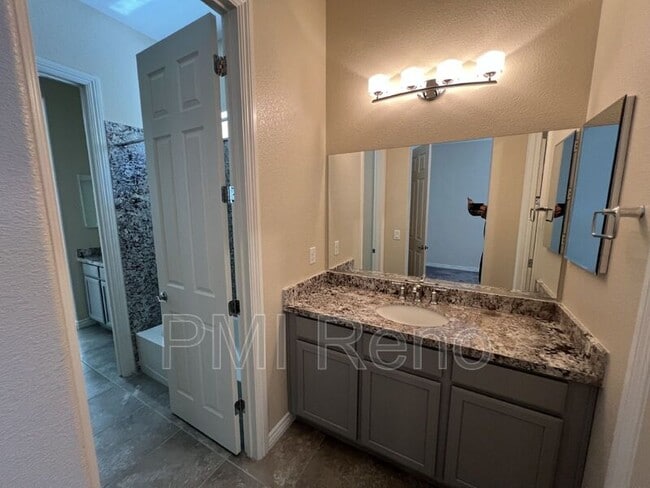 Building Photo - 8378 Simsbury Dr
