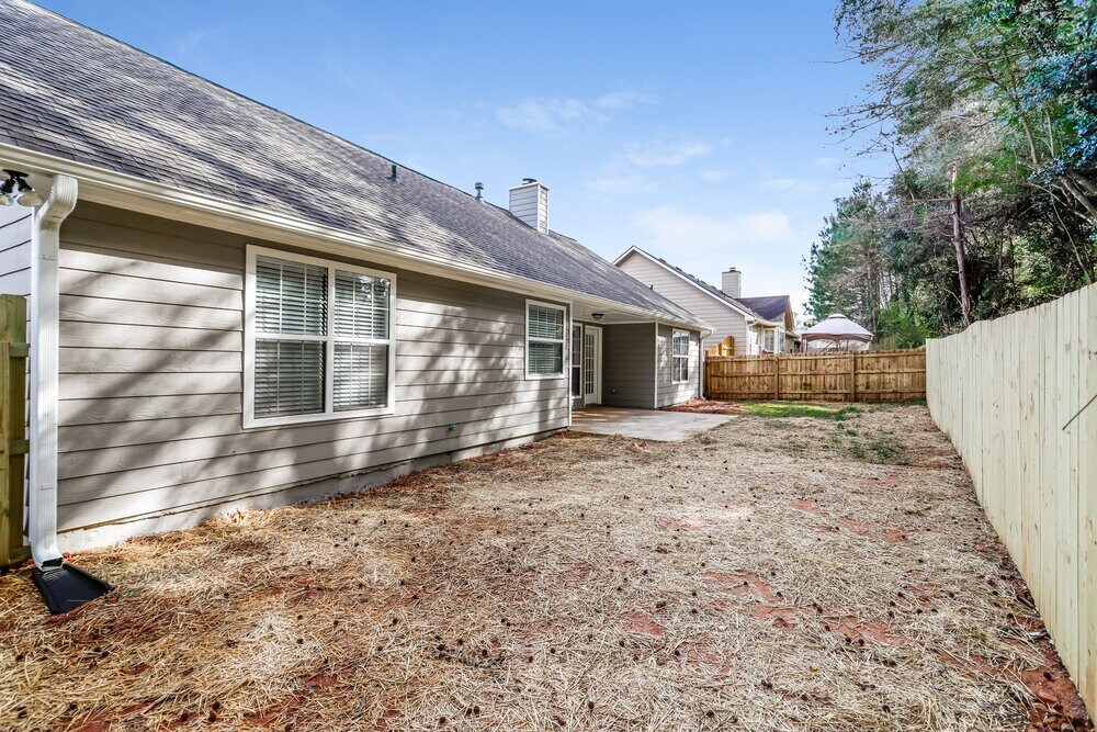 Building Photo - 85 Paris Dr