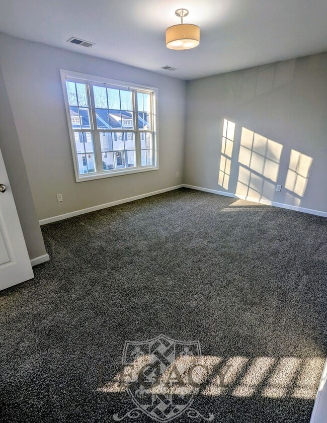 Building Photo - 730 Pippin Dr