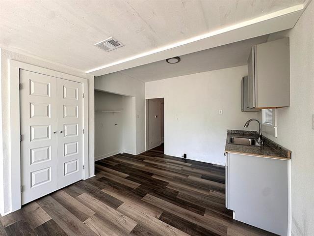 Building Photo - 2108 Ave D