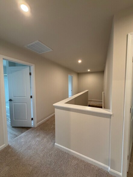 Building Photo - 289 Walsh Ln