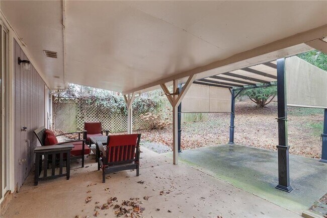 Building Photo - 390 Tidwell Rd