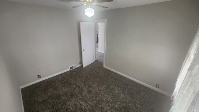 Building Photo - 1025 Bellaire Ave