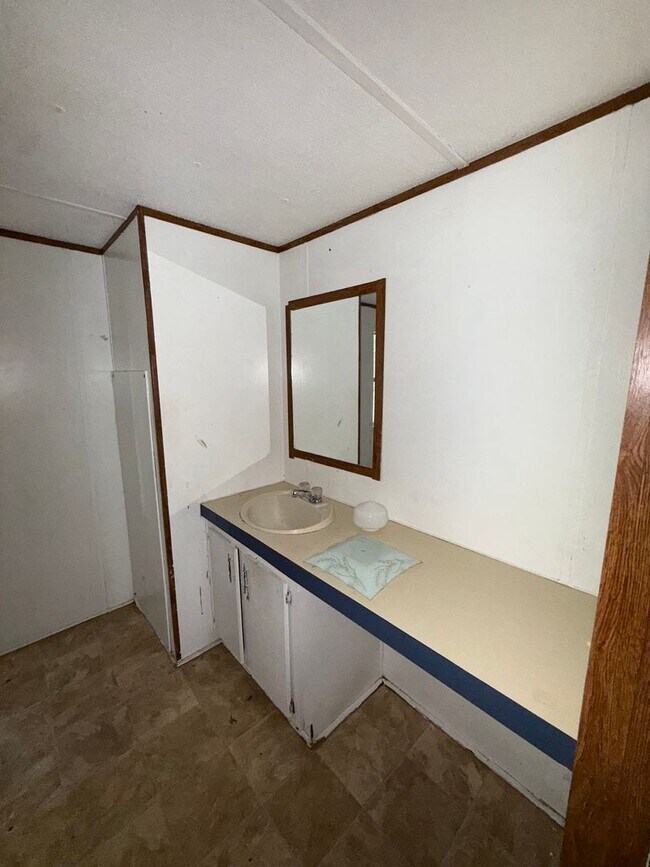 Building Photo - 125 Co Rd 371