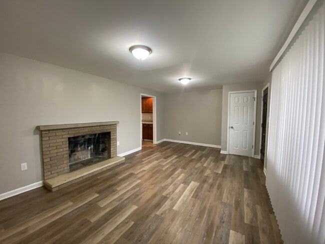 Building Photo - 571 Grayton Rd