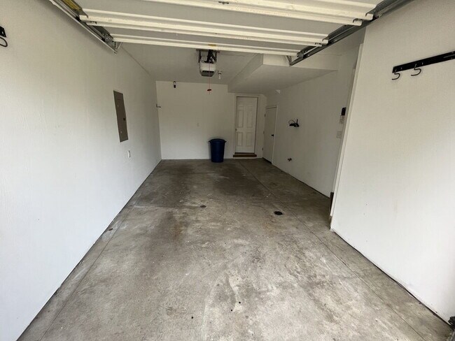 Building Photo - 39 Grandview Dr