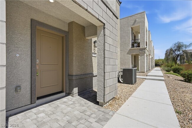 Building Photo - 6126 Garden Oasis St