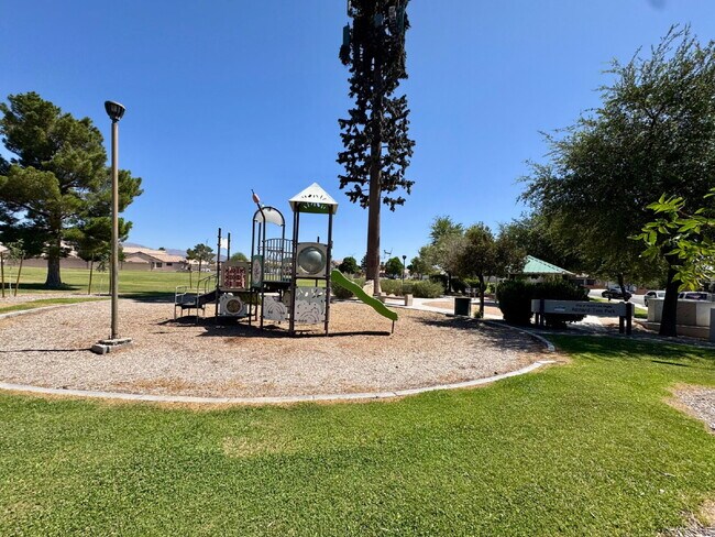 Building Photo - Spacious 4BD/3BA NLV Home with Downstairs ...