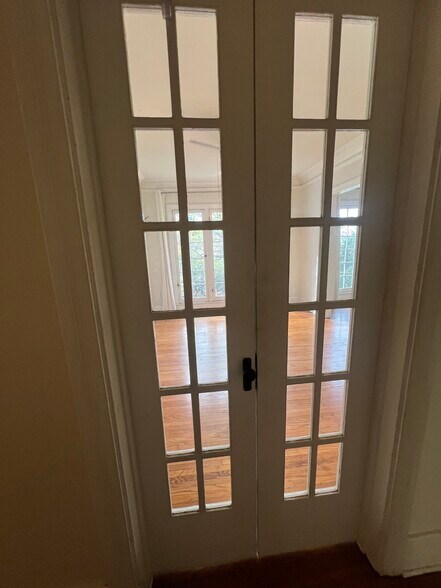 Door to living room - 502 1/2 N Heliotrope Dr