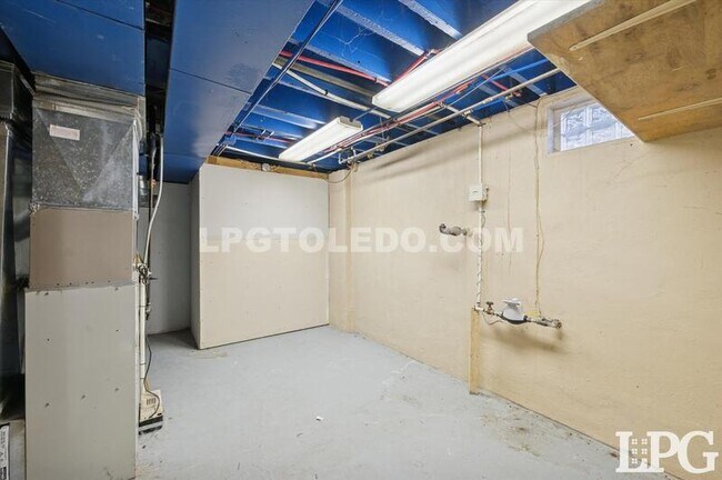 Building Photo - 4424 Westway St