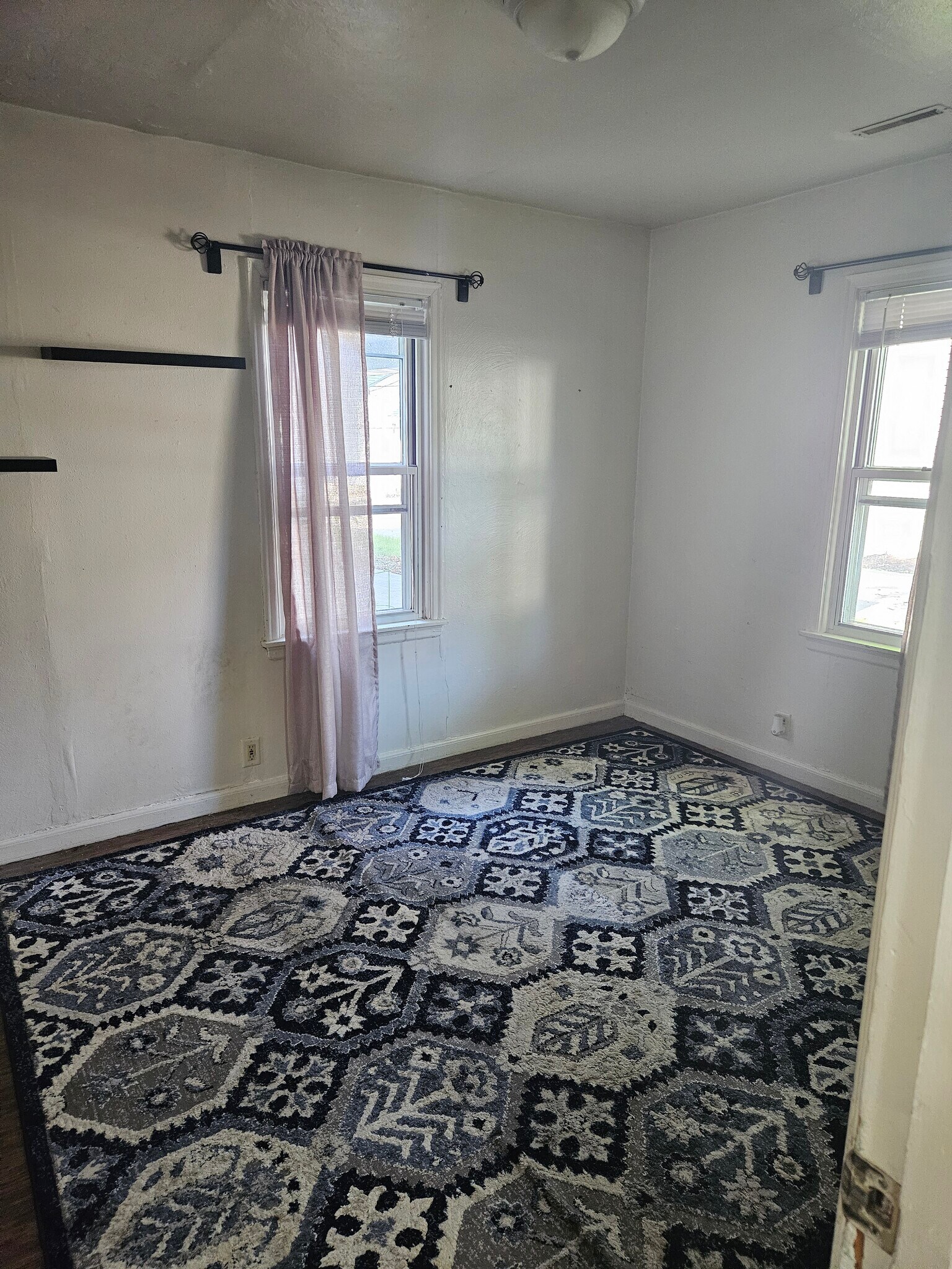Bedroom 1c - 329 W Benton St