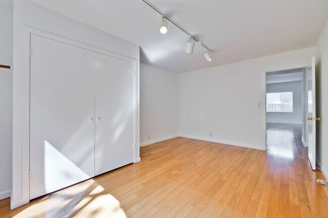 Building Photo - 2878 Bryant St