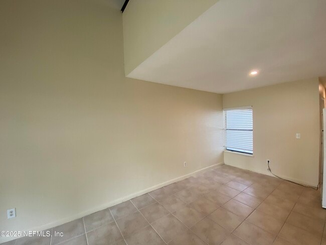 Building Photo - 1290 Wonderwood Dr