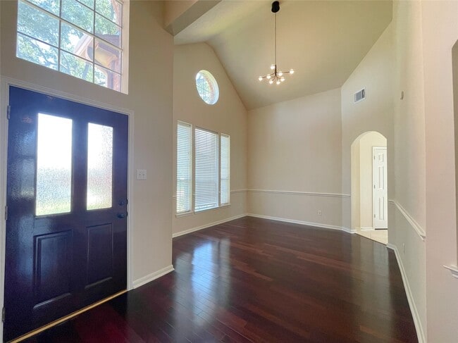 Building Photo - 2126 Winding Hollow Dr