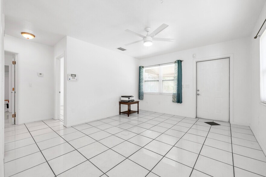 Building Photo - 311 N Arcadia Ave