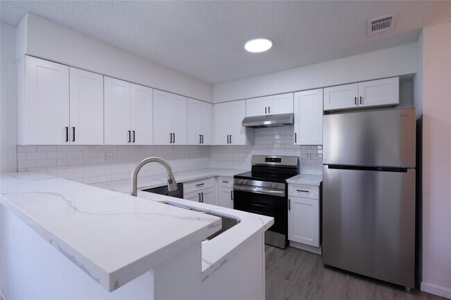 Building Photo - 6324 Shadow Tree Dr