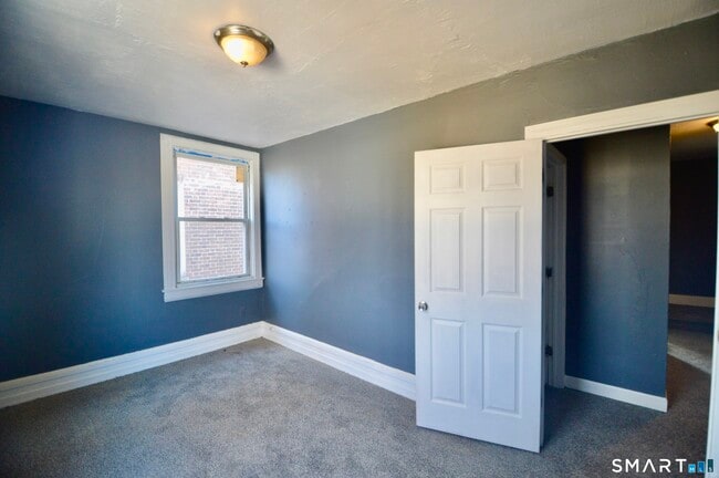 Building Photo - 308 Willow St