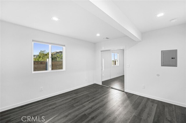 Building Photo - 915 Cornell Dr