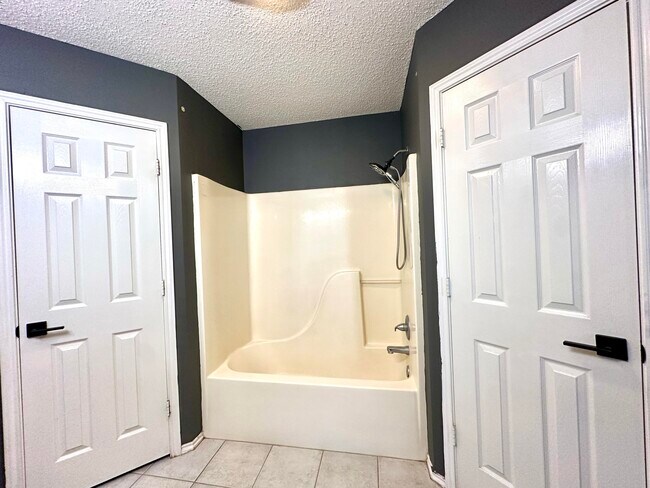 Building Photo - 6106 9th St