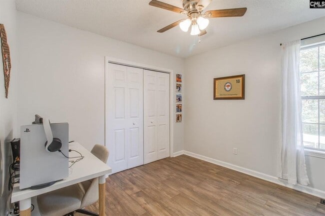 Building Photo - Charming Chapin Ranch in a Cul-de-Sac!