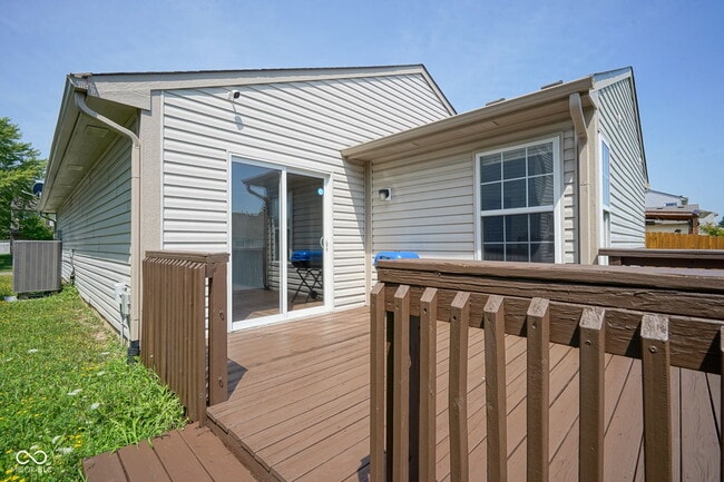 Building Photo - 1723 Farm Meadow Dr