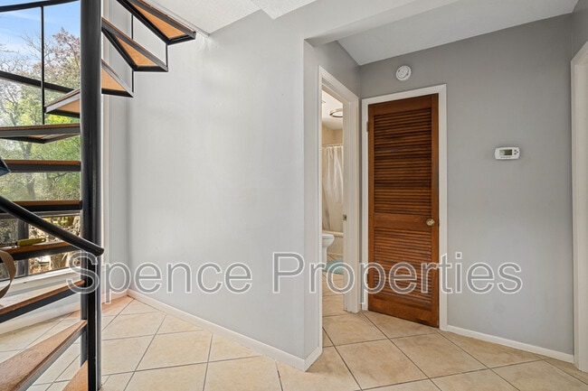 Building Photo - 300 Yacht Club Dr