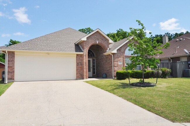 Building Photo - VIEW NOW/COMING SOON - Charming Cul-de-Sac Home in Rockwall with Flexible Floorplan & Spacious Ba...