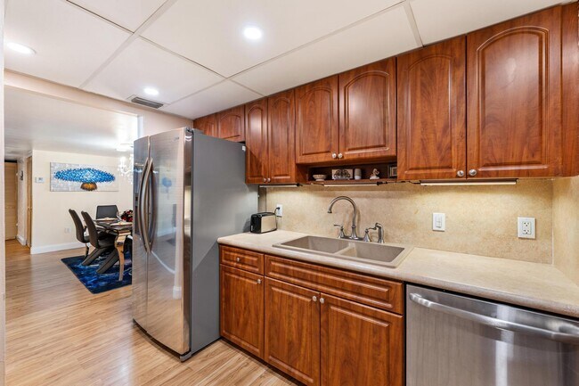 Building Photo - 5600 N Flagler Dr