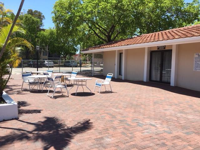 Building Photo - 4154 Inverrary Dr