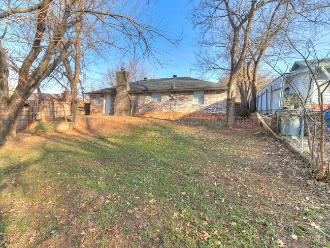 Building Photo - 606 Elmwood Dr