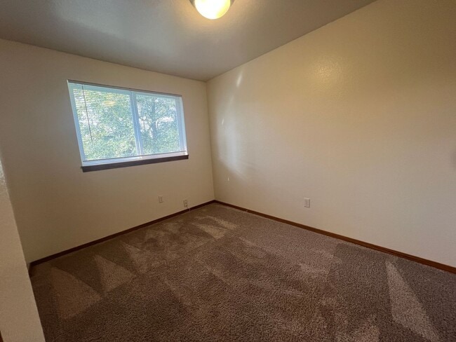 Building Photo - 5612 Seahurst Ave