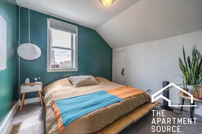 Building Photo - 1657 S Throop St
