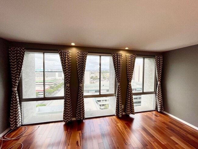 Building Photo - Prestigious BUNKER HILL TOWER - Downtown L...
