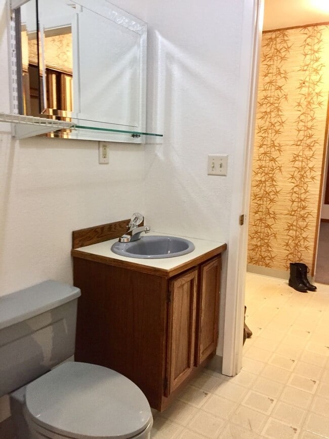 Building Photo - 1127 Badger Rd