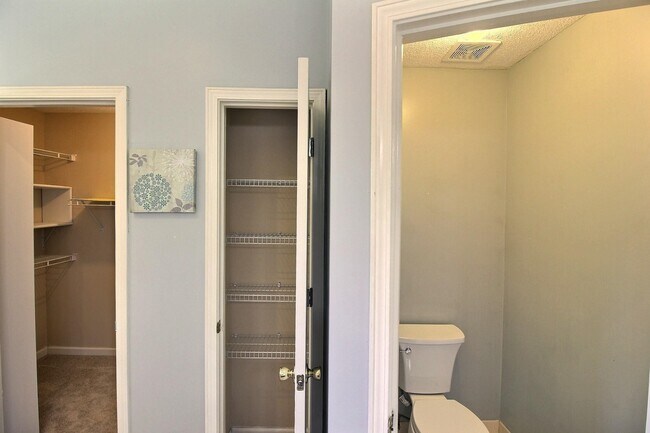 Building Photo - 1493 Wolf Hunt Dr