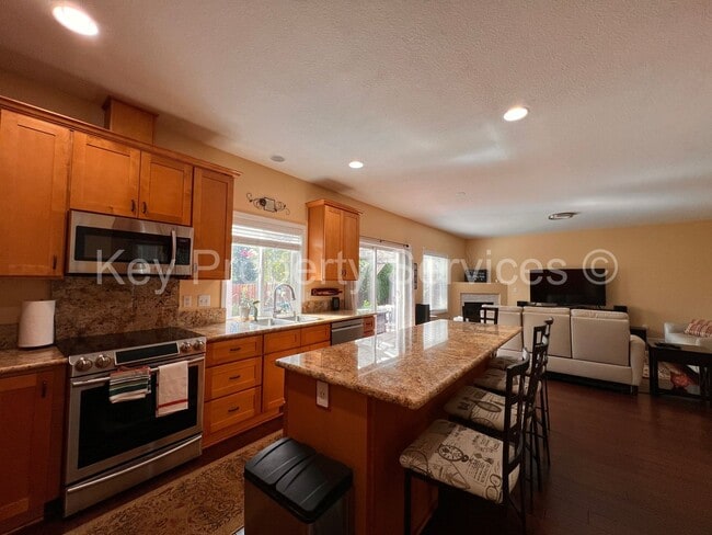 Building Photo - MOVE IN SPECIAL! HALF OFF! Spacious Felida...