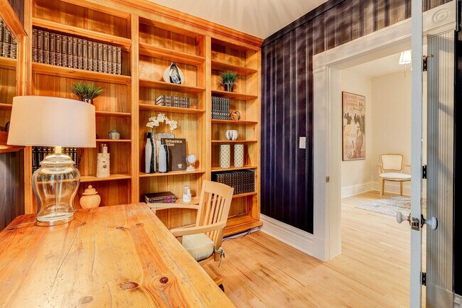 Building Photo - 2105 S Fillmore St