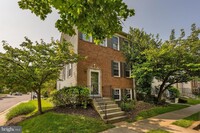 Building Photo - 732 Ivy League Ln