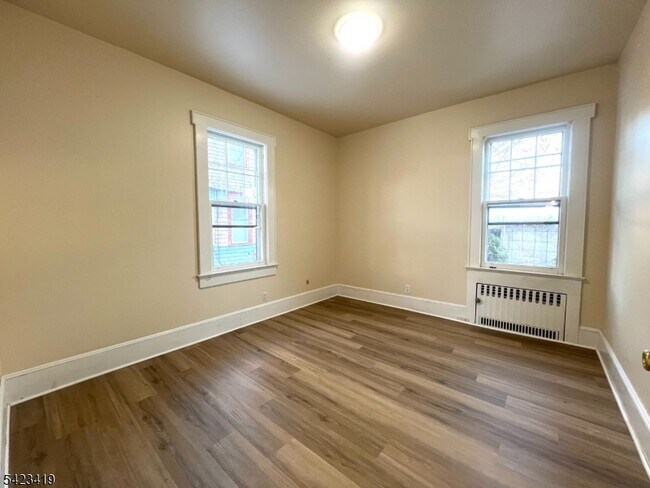 Building Photo - 185 Broad St