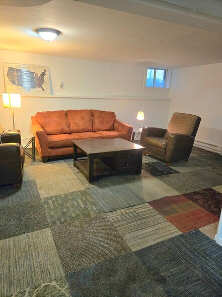 Building Photo - 3913 Thomas Ave N